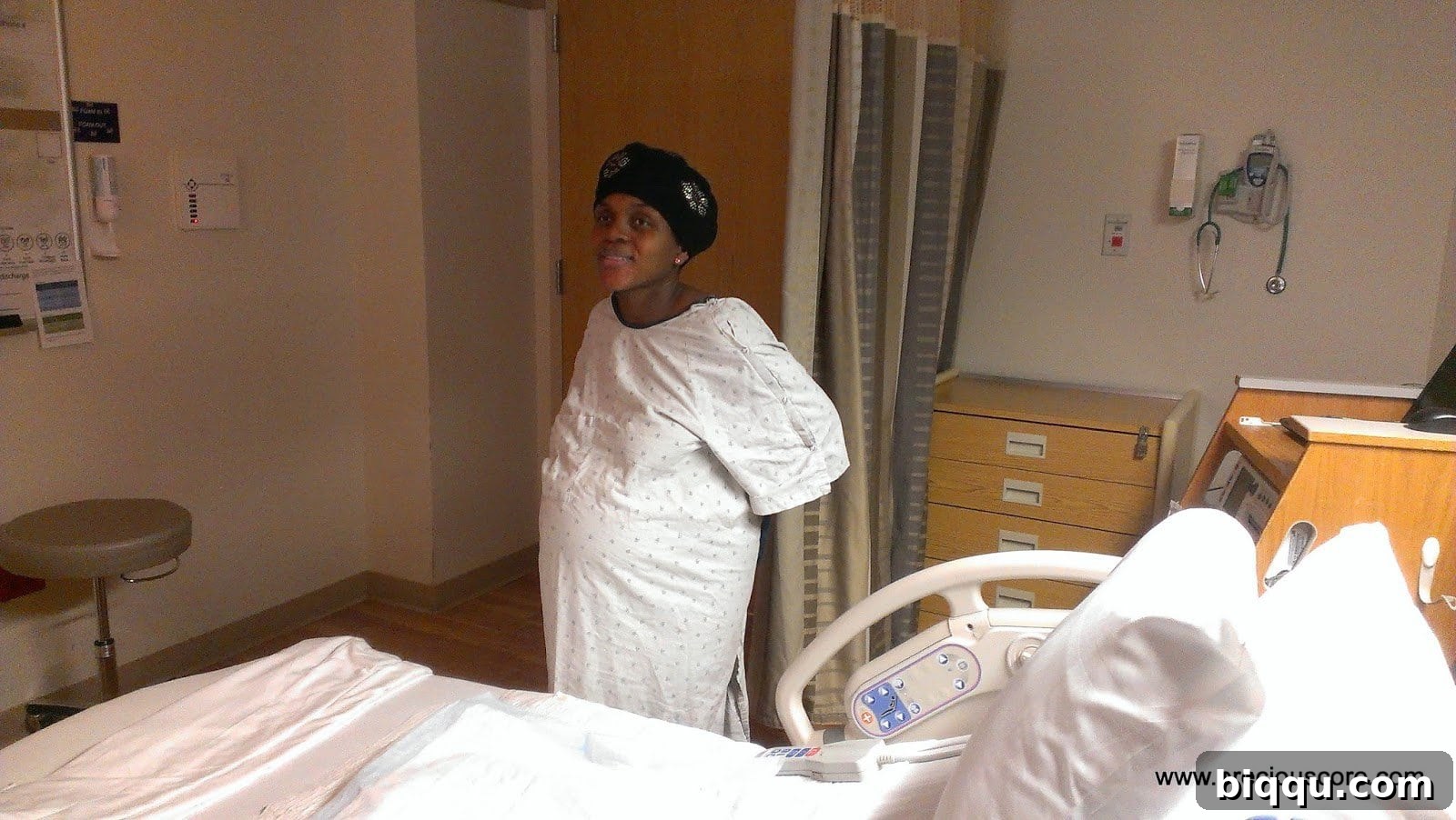 Cozy hospital labor and delivery room